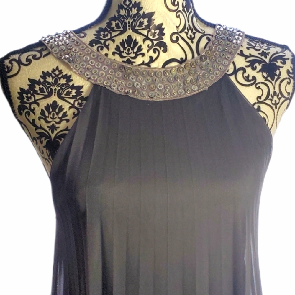 GRAY SLEEVELESS DRESSY TOP - Picture 9 of 12